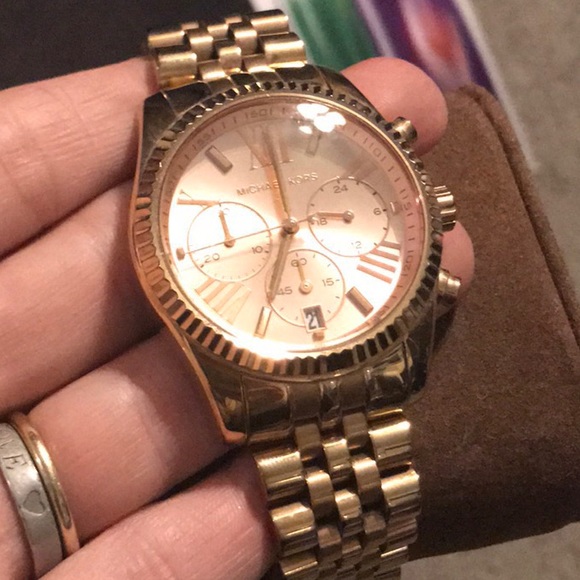 Mk watch main image 5